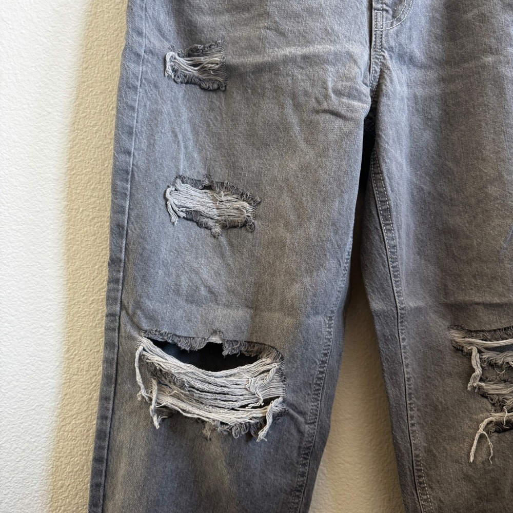 NWT Wild Fable Gray Distressed High Rise Tapered Mom Jeans Size 8 - Picture 3 of 7